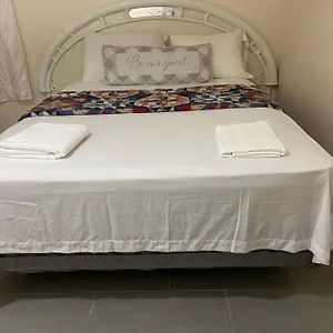 Guest house A Delightful In Queens, New York